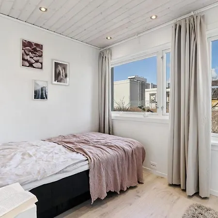 Sentralt I - Naere Ons Messen * Stavanger